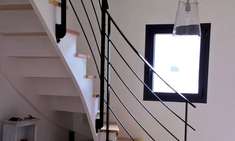 Installation et pose d'escalier sur mesure à Clermont-Ferrand et sa région. 